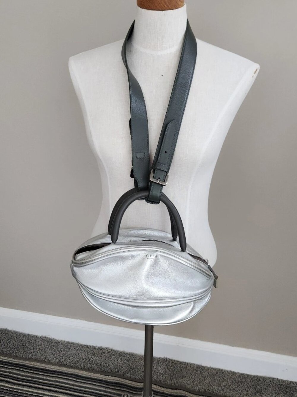 Viera by Ragazze silver star fruit handbag w shoulder strap